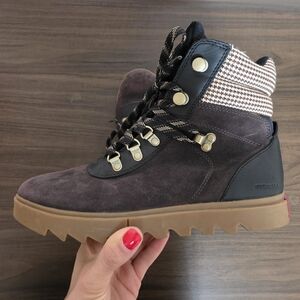 Sorel Women's Winter Boots - Black and Brown